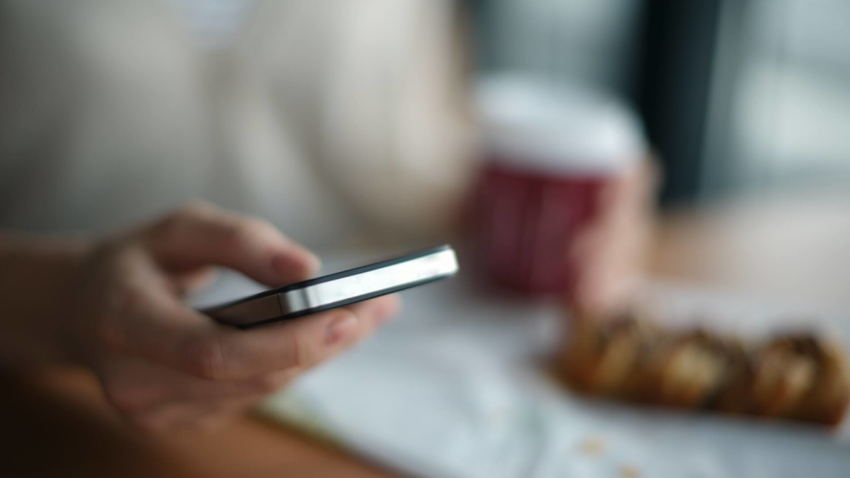 Why Use Sms Marketing With Other Channels 10 Reasons Roi Solutions