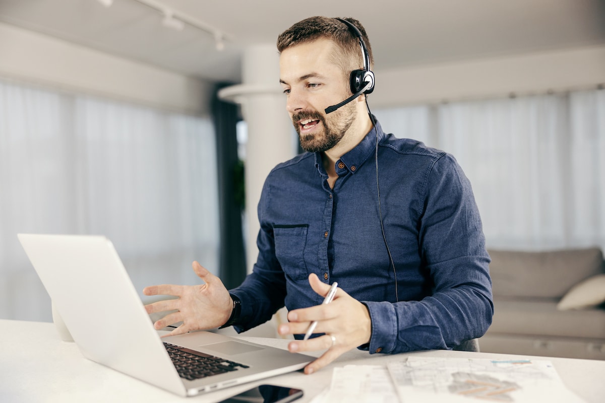 a nearshore call center agent working from home