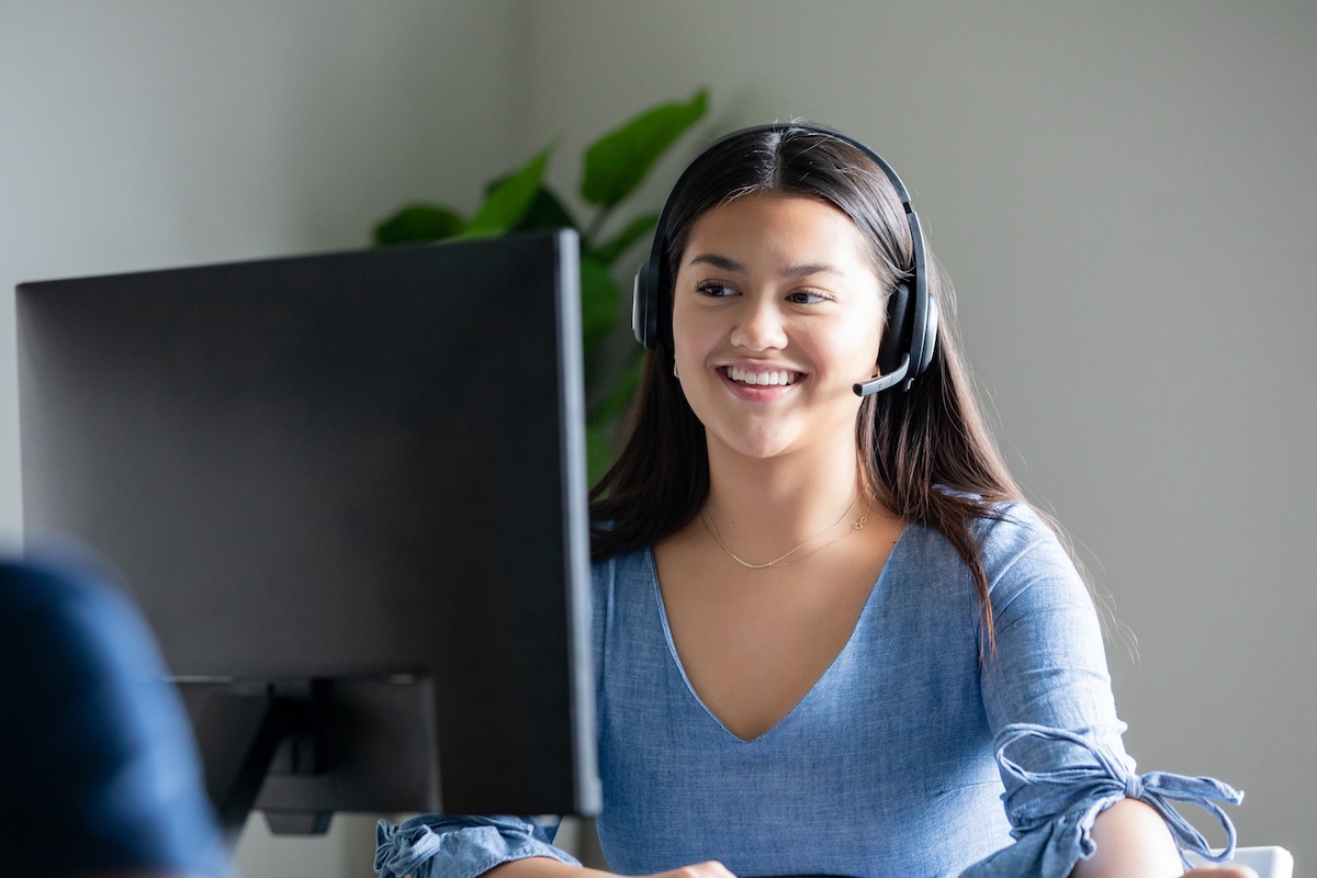 8 Reasons To Use Call Centers In The Philippines